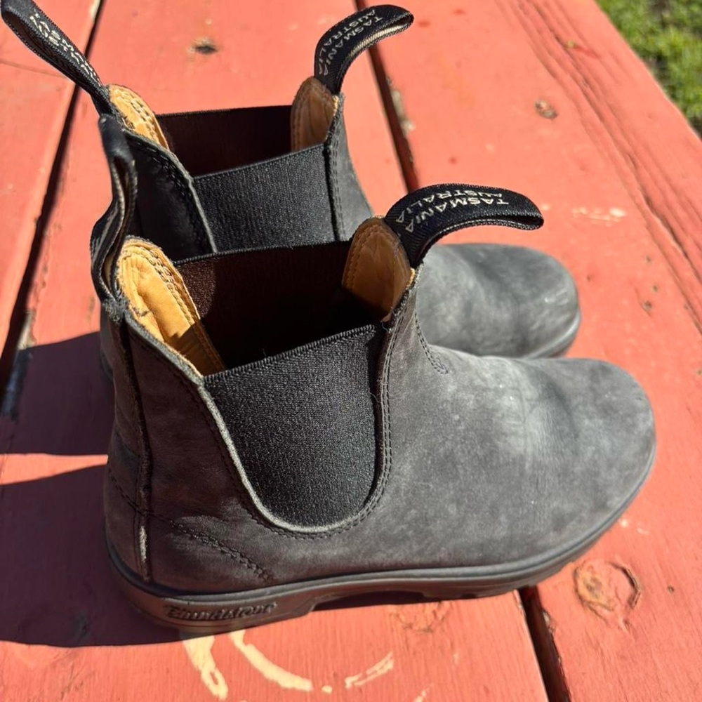 Blundstone Charcoal Suede Chelsea Boots - Picture 1 of 6
